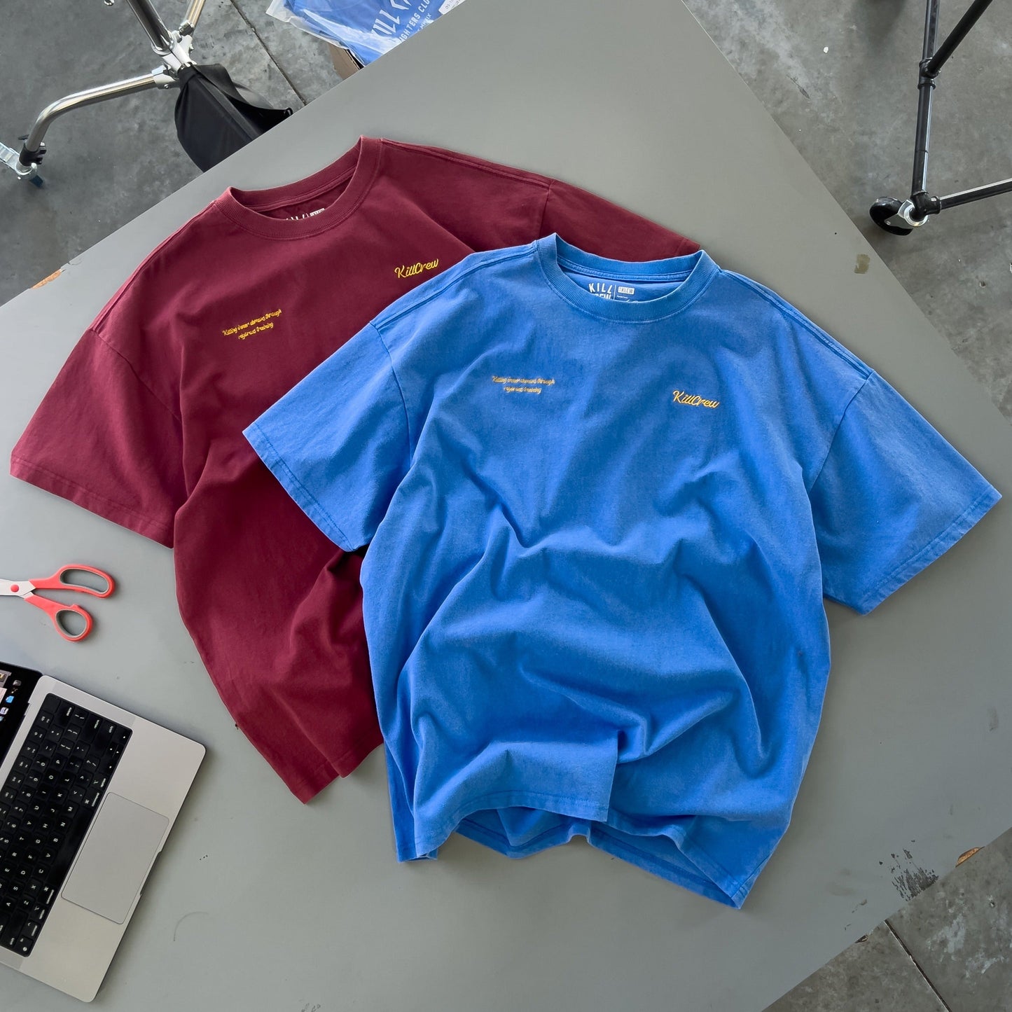 RELAXED FIT LUX SCRIPT T-SHIRT - BLUE / YELLOW