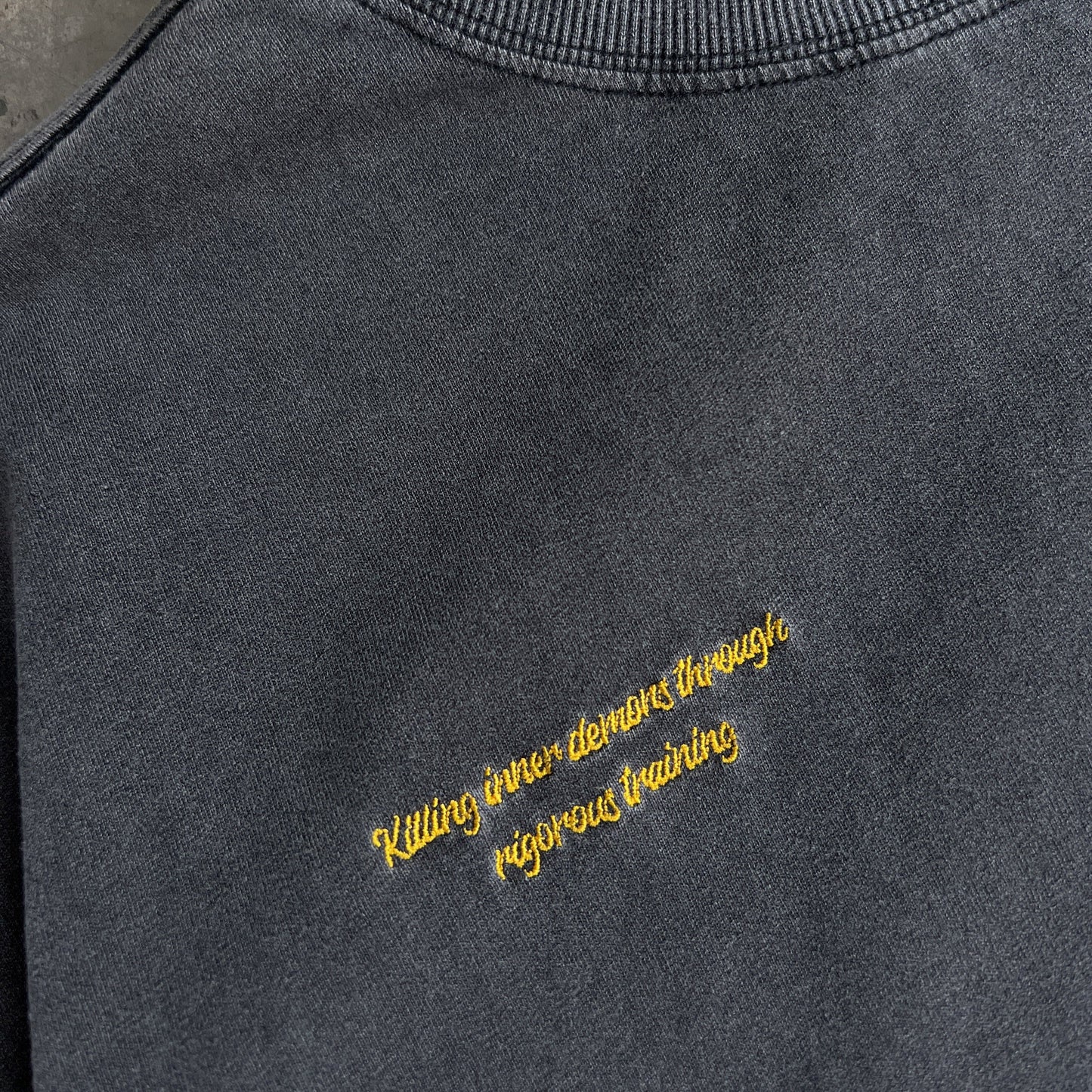 RELAXED FIT LUX SCRIPT T-SHIRT - BLACK / YELLOW