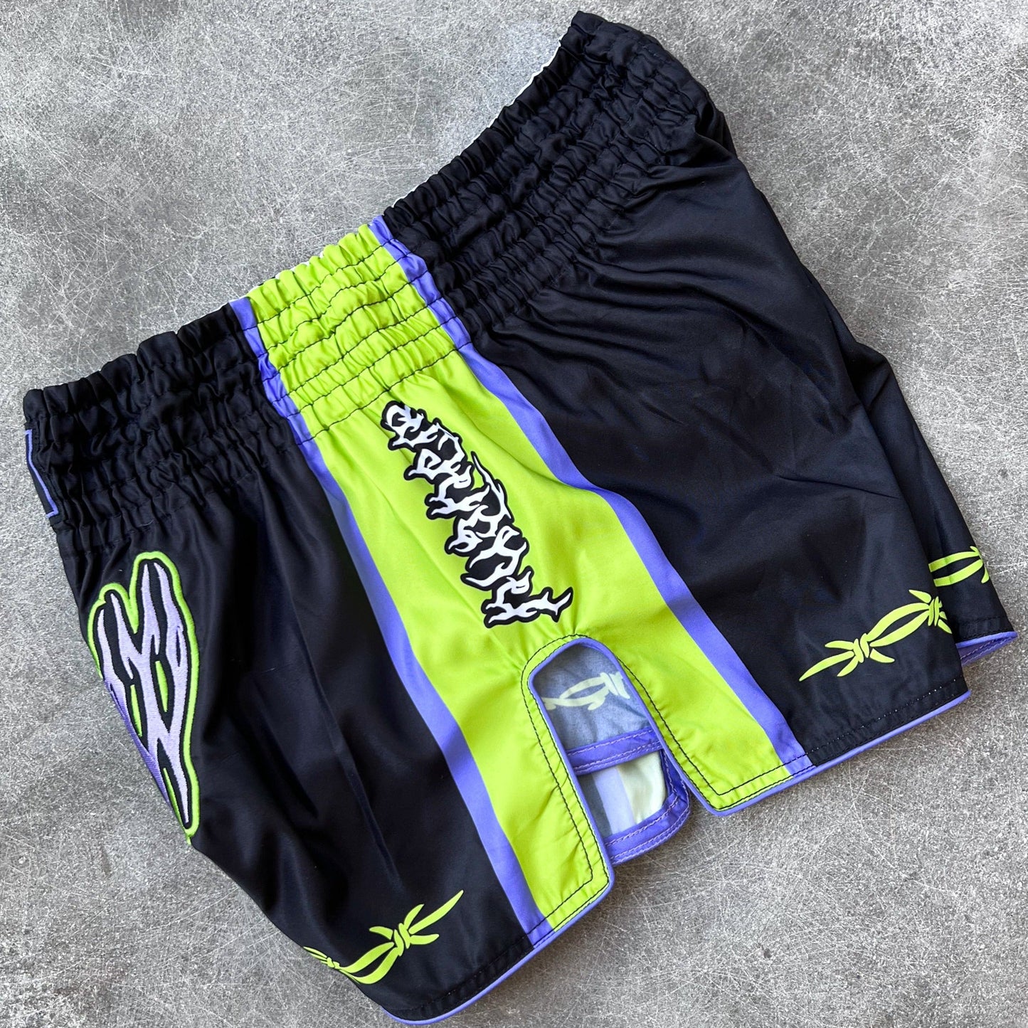 RETRO THAI FIGHT SHORTS - BLACK / GREEN