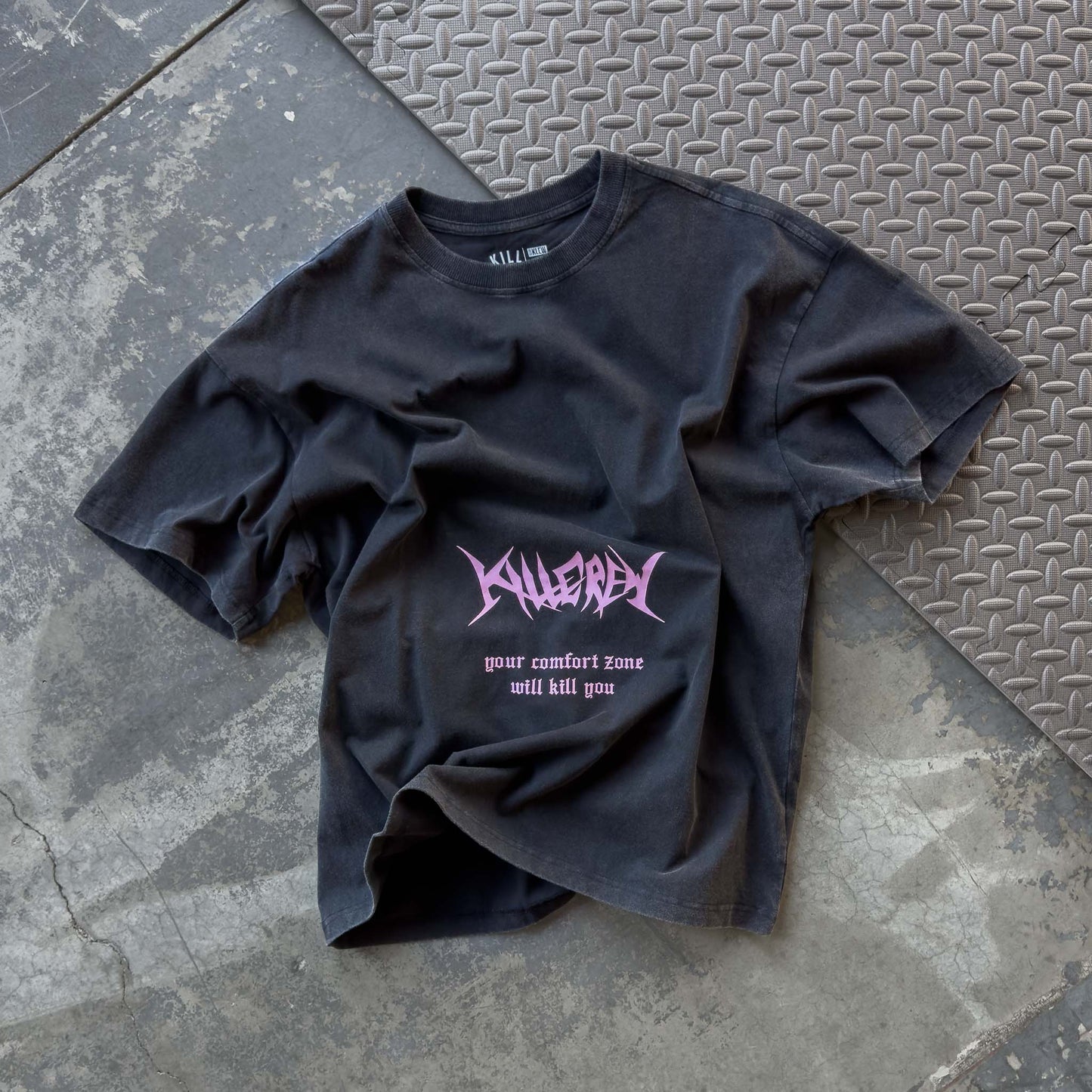 RELAXED FIT LUX "COMFORT ZONE" T-SHIRT - BLACK / PINK