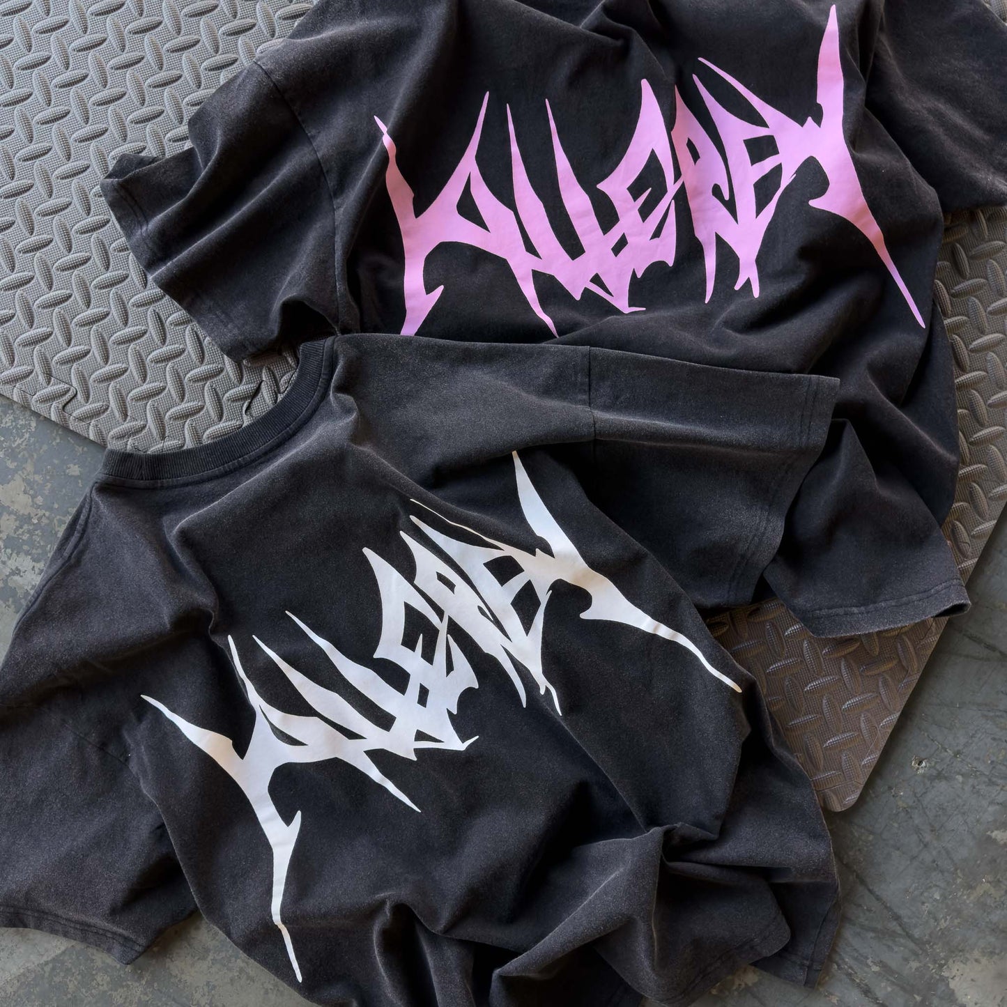 RELAXED FIT LUX "COMFORT ZONE" T-SHIRT - BLACK / PINK