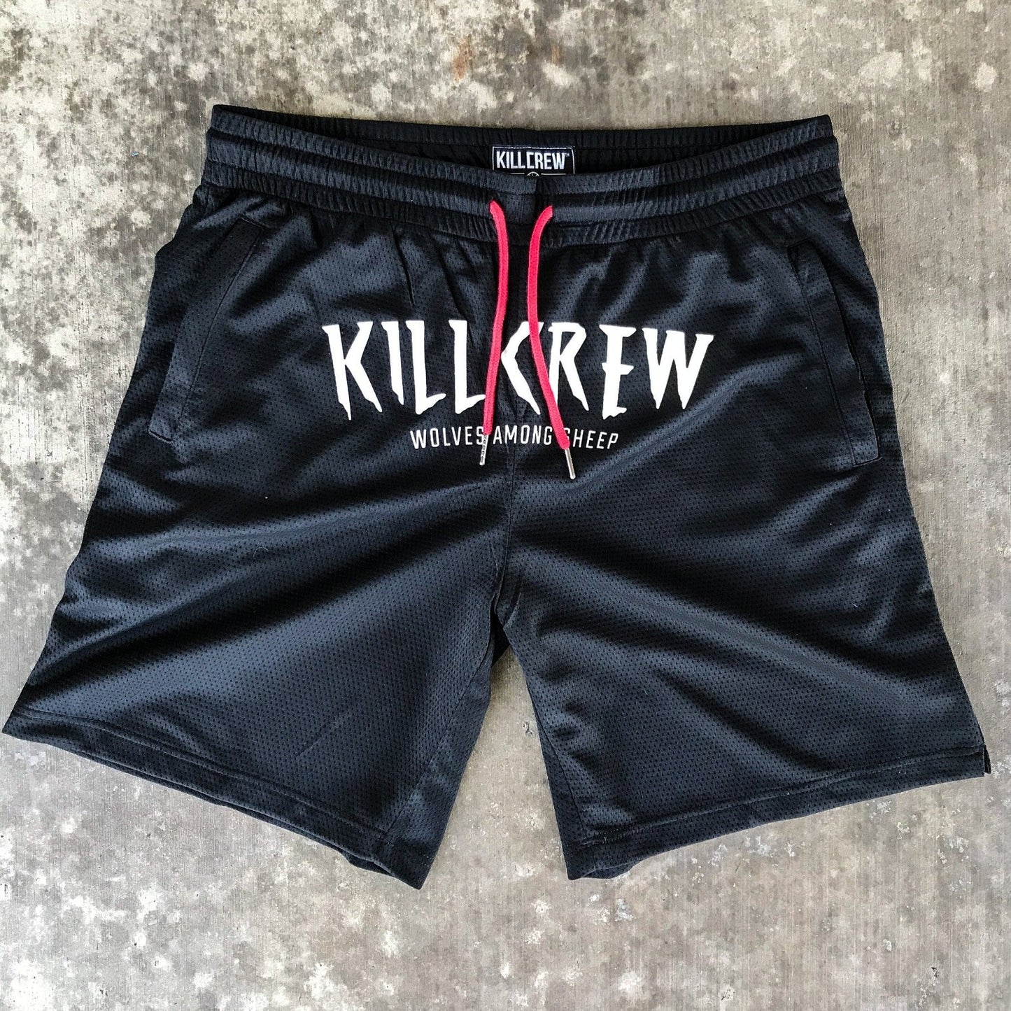 RELAXED CUT WOLVES SHORTS - BLACK