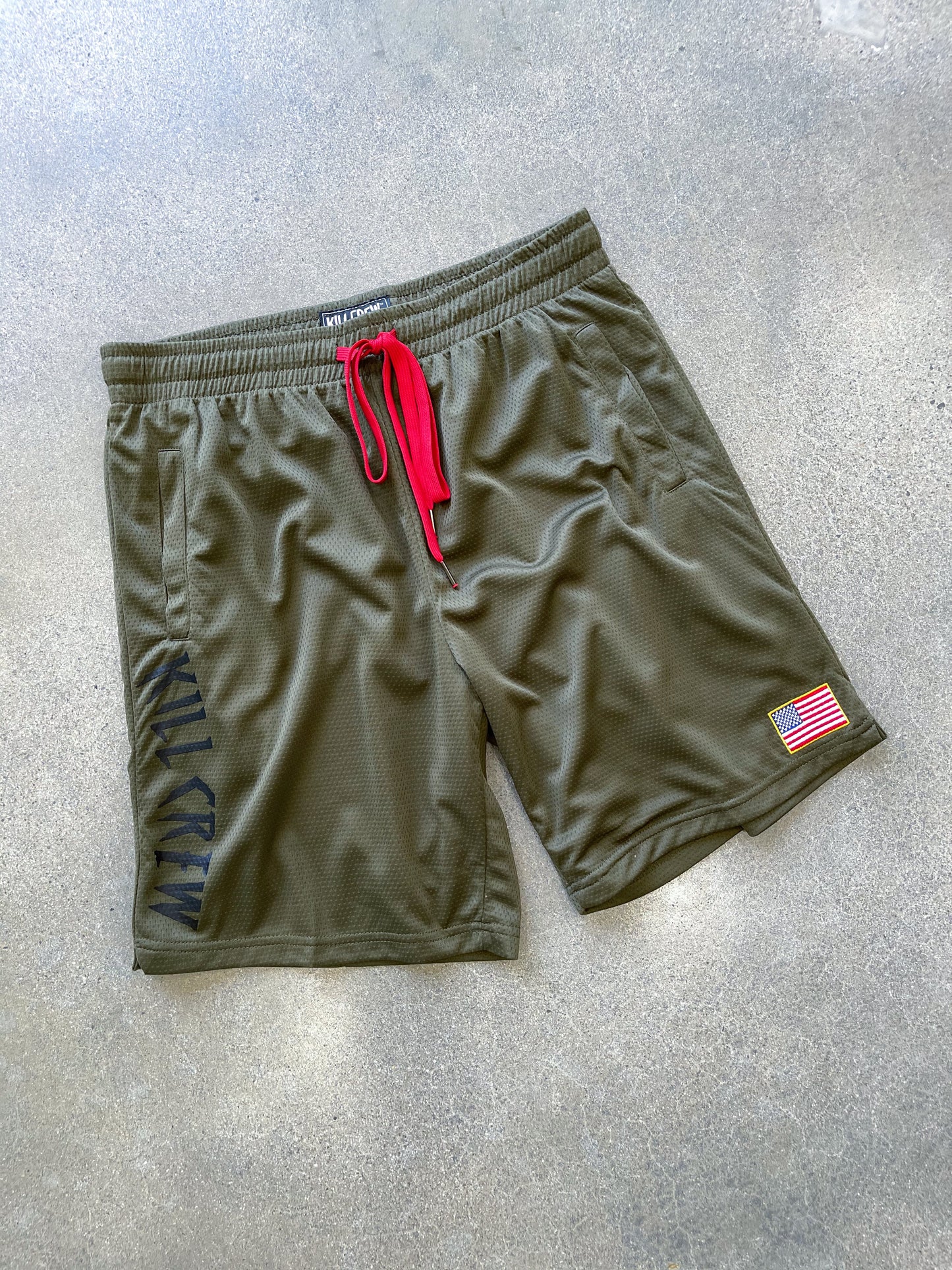 RELAXED CUT EMBROIDERED FLAG SHORTS - OLIVE