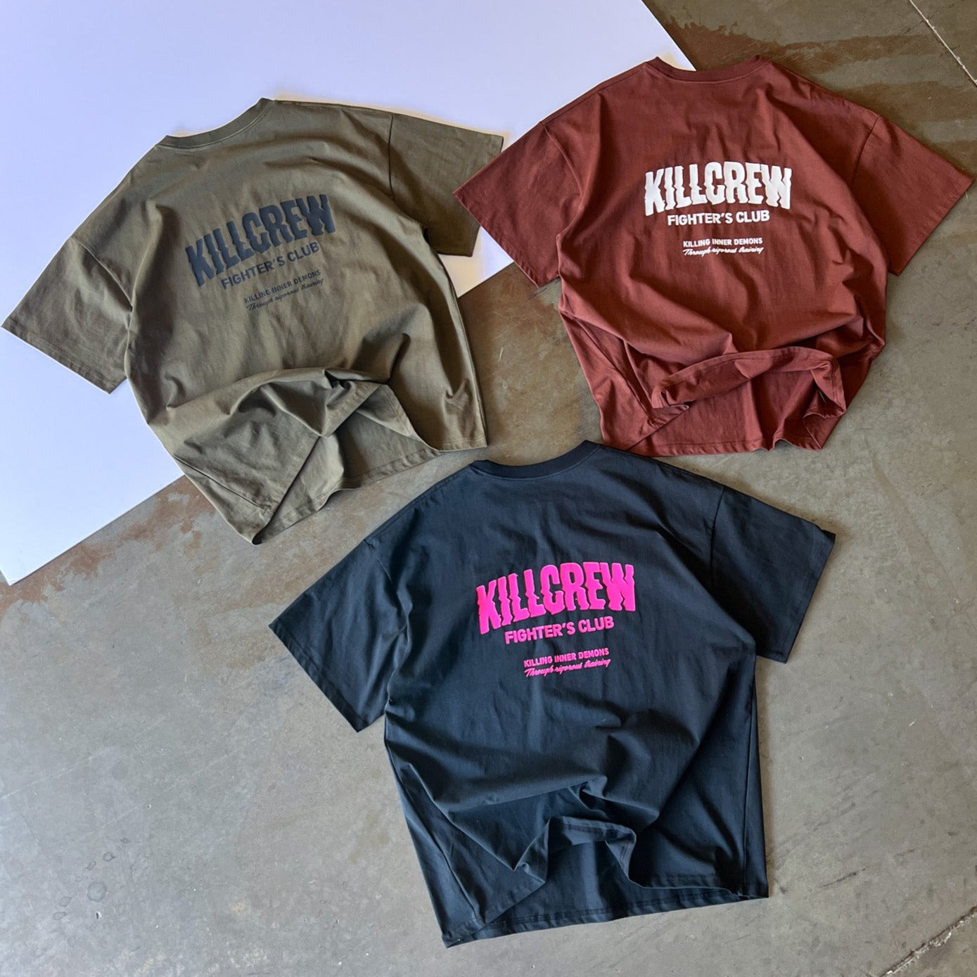 RELAXED FIT RIGOROUS TRAINING T-SHIRT - BLACK / PINK