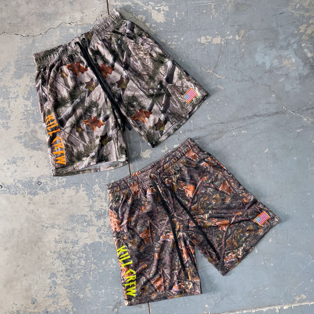 RELAXED CUT EMBROIDERED FLAG SHORTS - CAMO / GREEN
