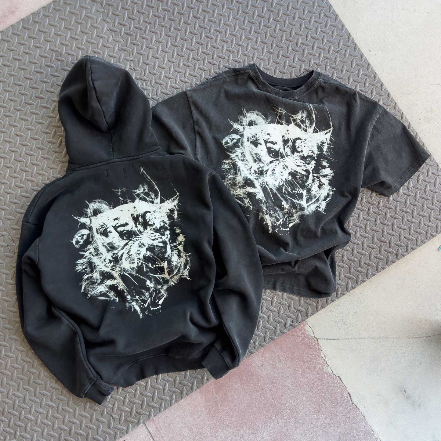 OVERSIZED LUX "SMOKE WOLF" HOODIE - BLACK