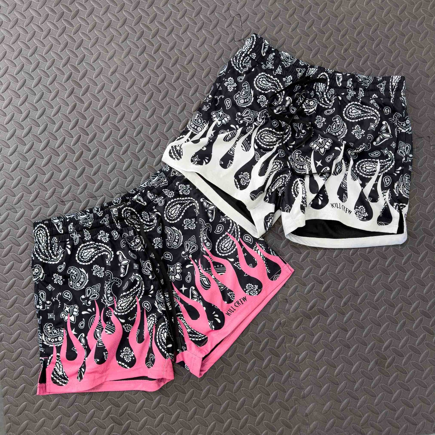 MUAY THAI SHORTS (MID THIGH CUT) BANDANA FLAME - BLACK / WHITE