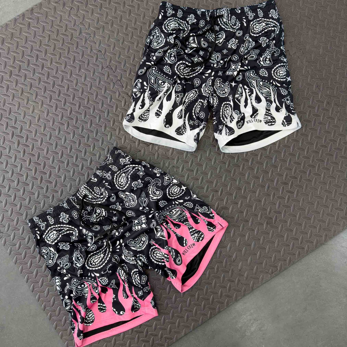 BANDANA FLAME SHORT (RELAXED CUT) - BLACK / PINK