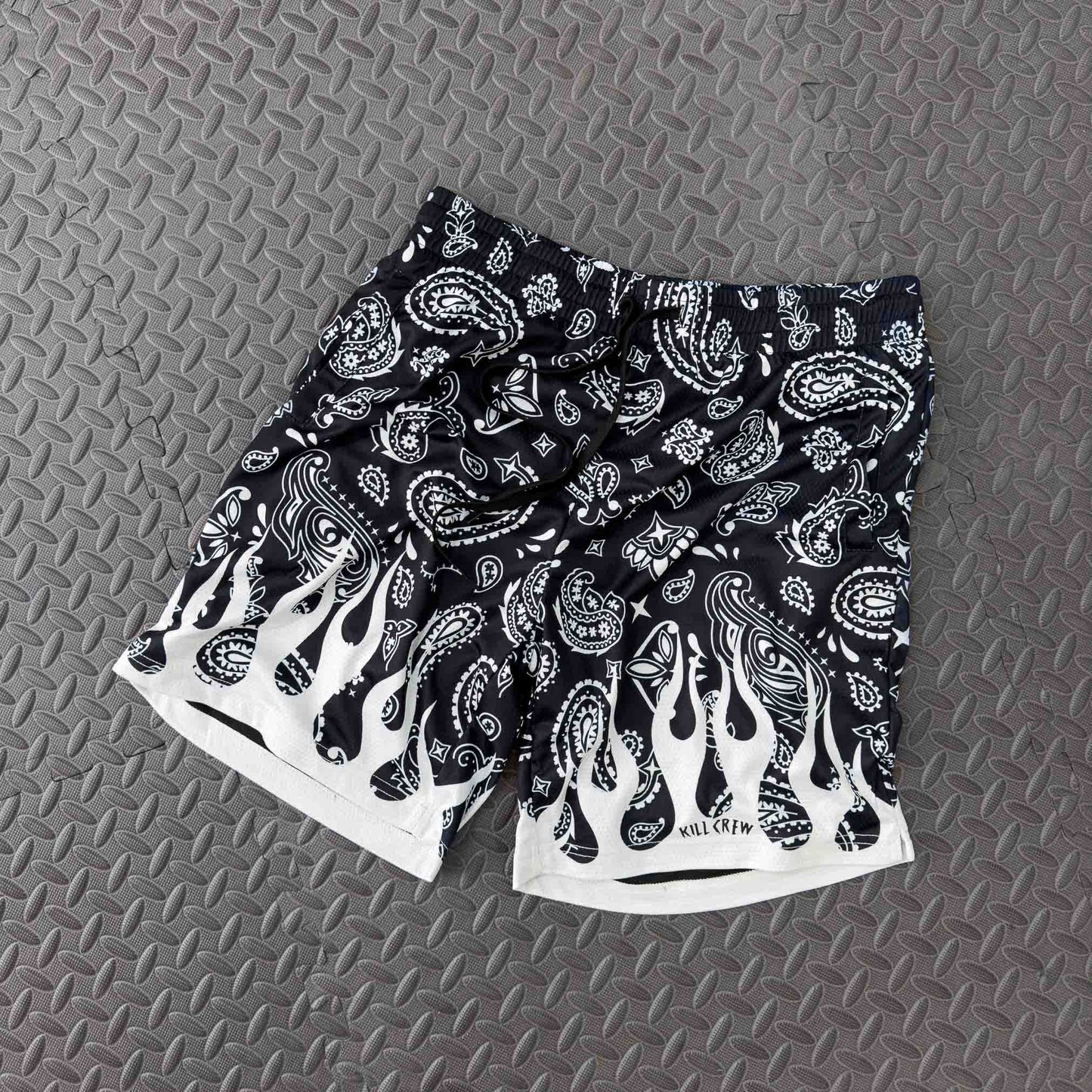 BANDANA FLAME SHORT (RELAXED CUT) - BLACK / WHITE