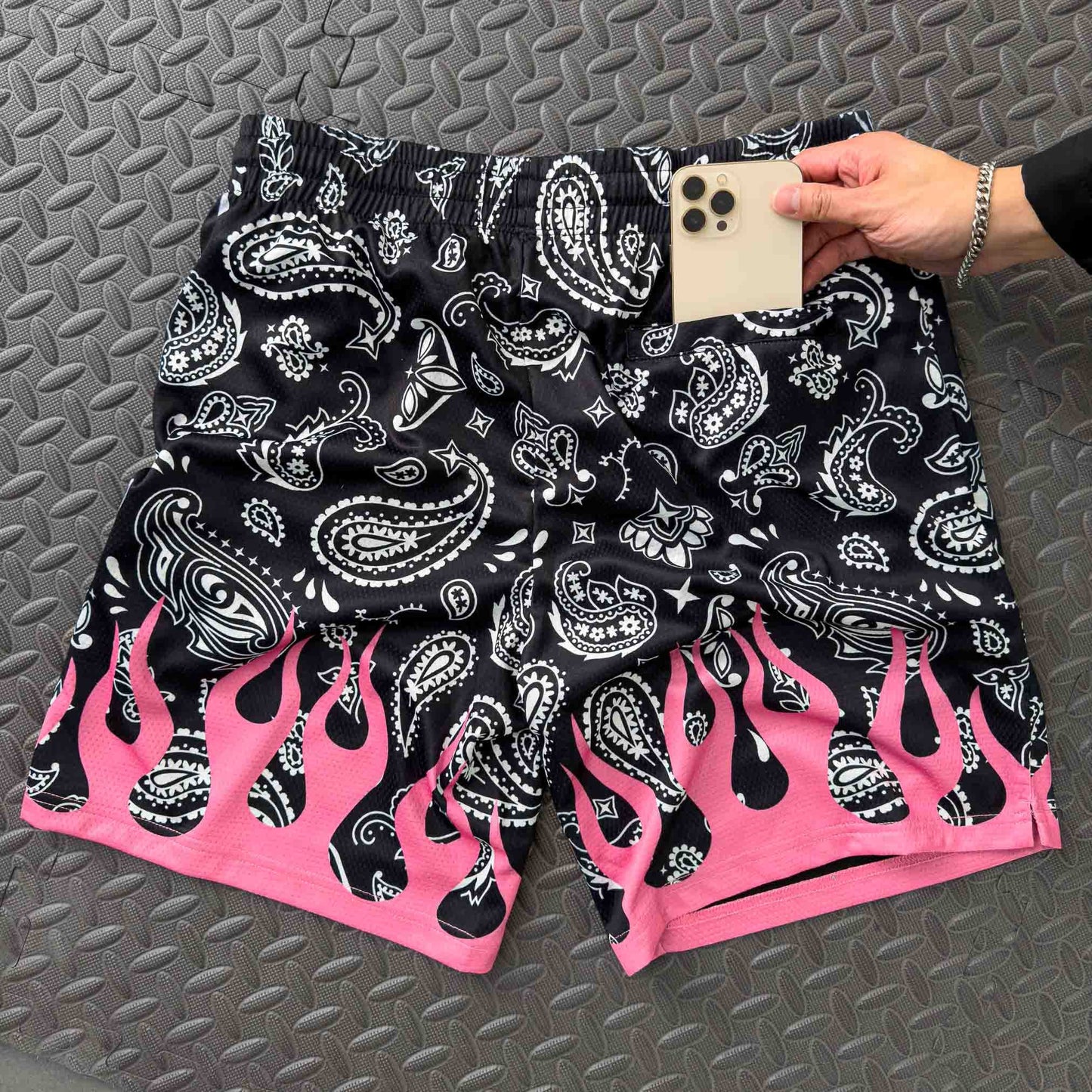BANDANA FLAME SHORT (RELAXED CUT) - BLACK / PINK