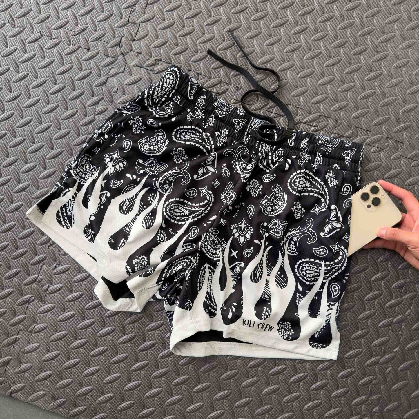 MUAY THAI SHORTS (MID THIGH CUT) BANDANA FLAME - BLACK / WHITE