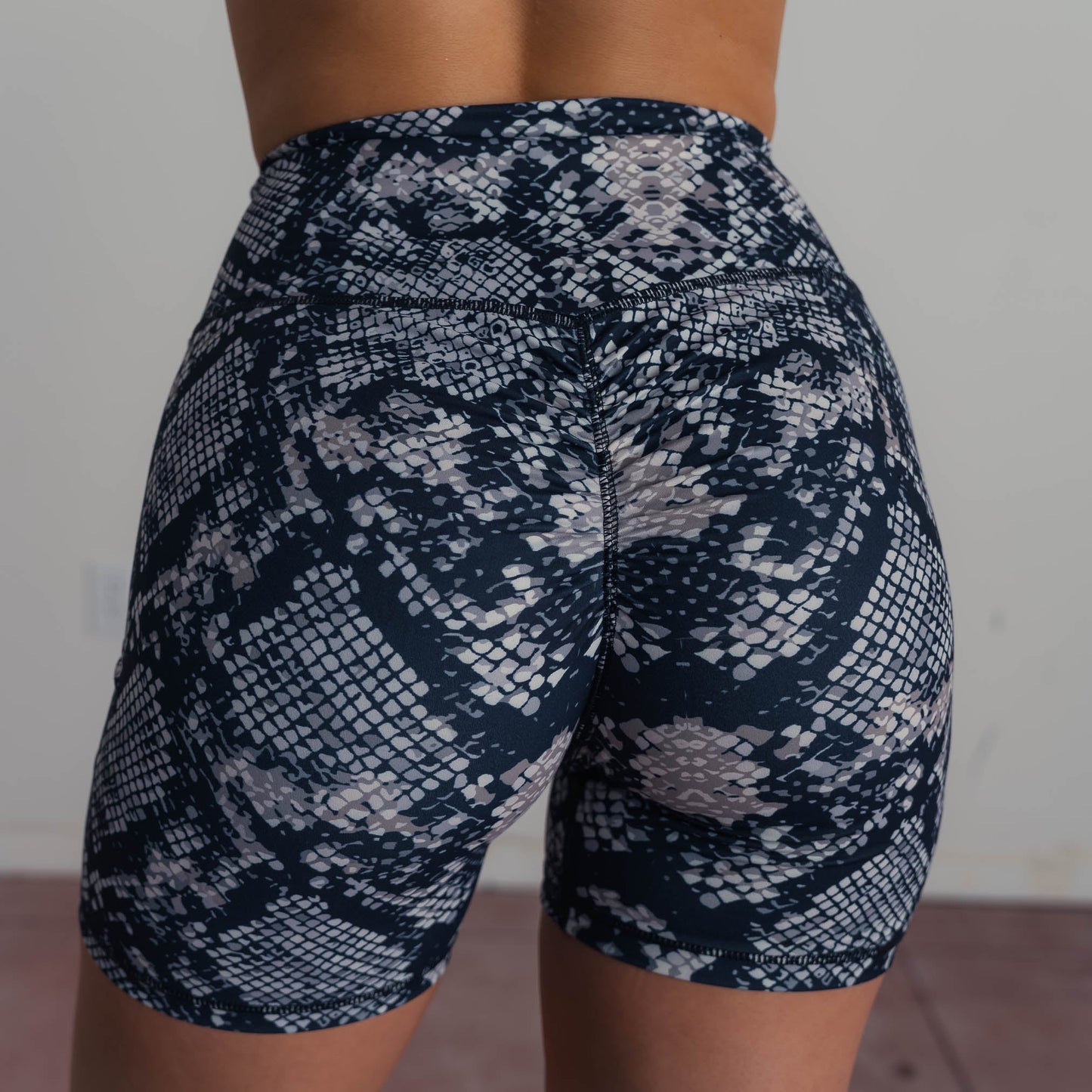 SCRUNCH BIKER SHORTS - PYTHON