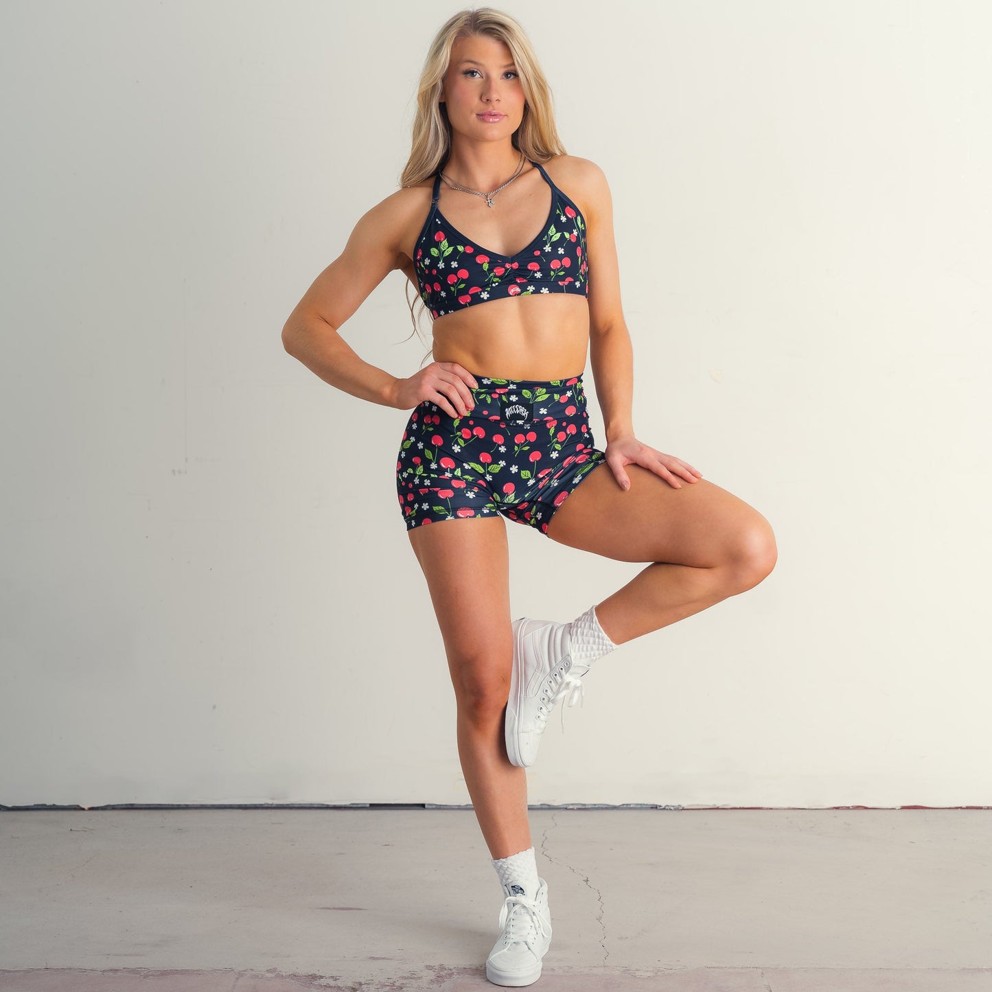 MEDIUM SUPPORT SPORTS BRA "CHERRY BOMB"