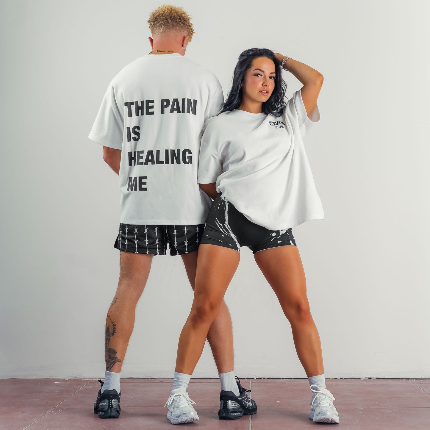 RELAXED FIT NATURAL COTTON "THE PAIN" T-SHIRT - WHITE