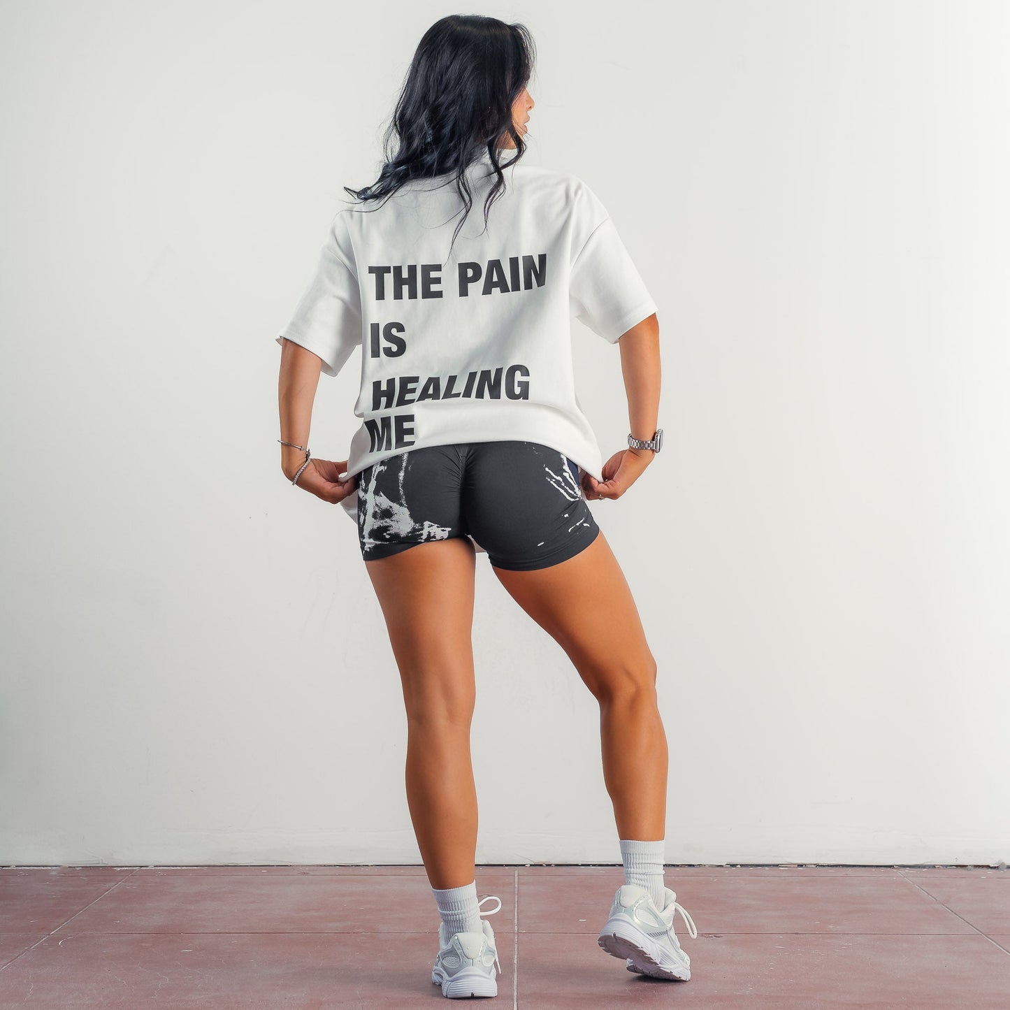 RELAXED FIT NATURAL COTTON "THE PAIN" T-SHIRT - WHITE