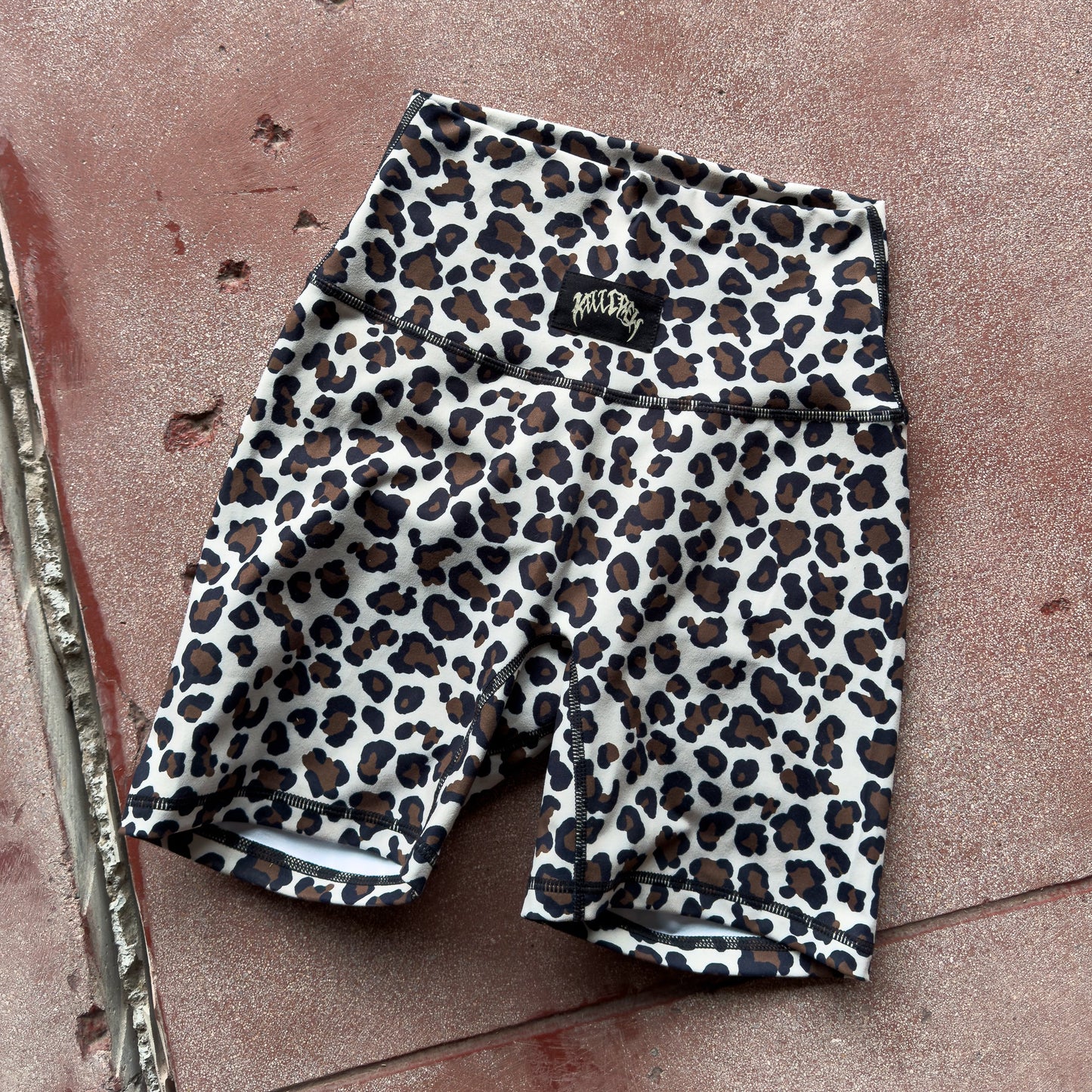 SCRUNCH BIKER SHORTS - LEOPARD