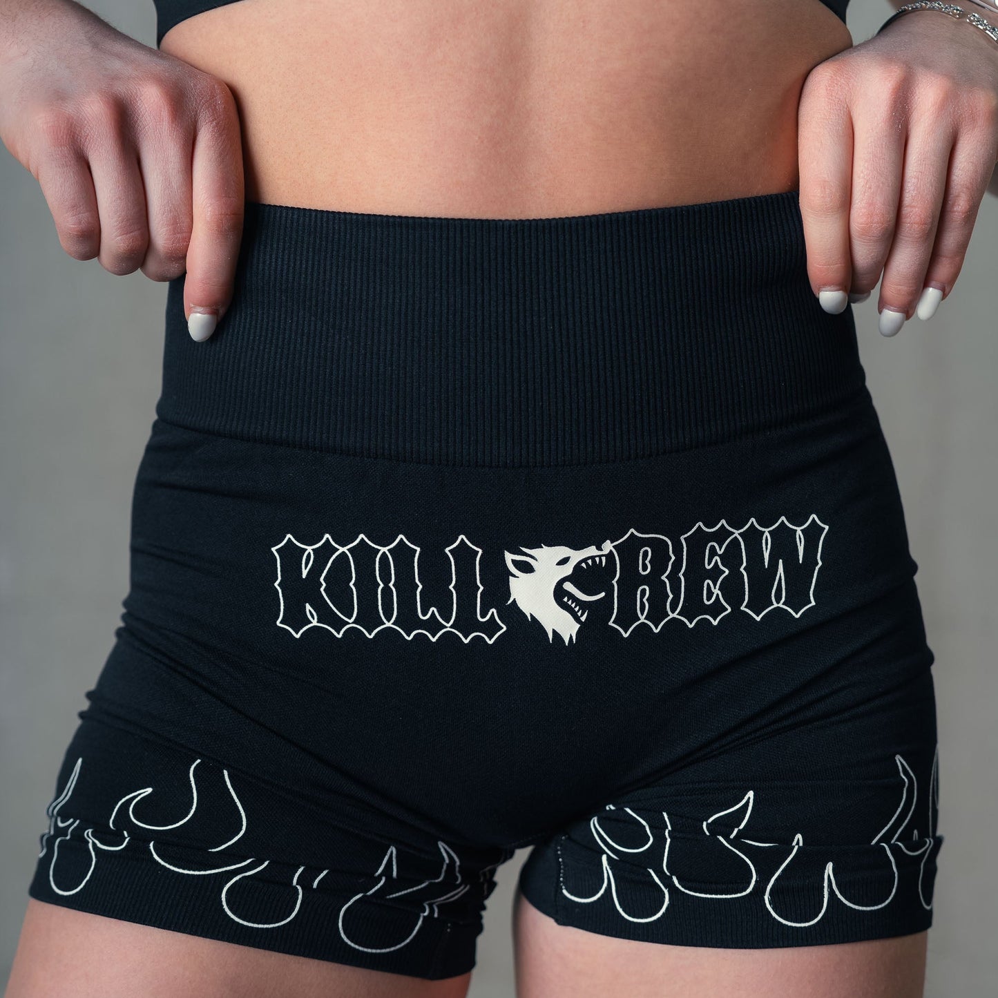 SEAMLESS FLAMES BIKER SHORTS - BLACK / WHITE