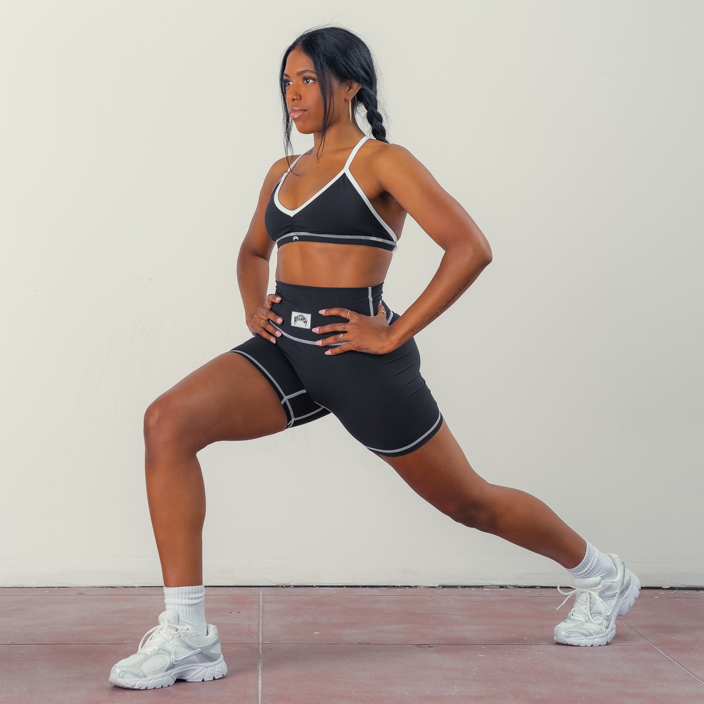 OUTSEAM SPORTS BRA - BLACK / WHITE