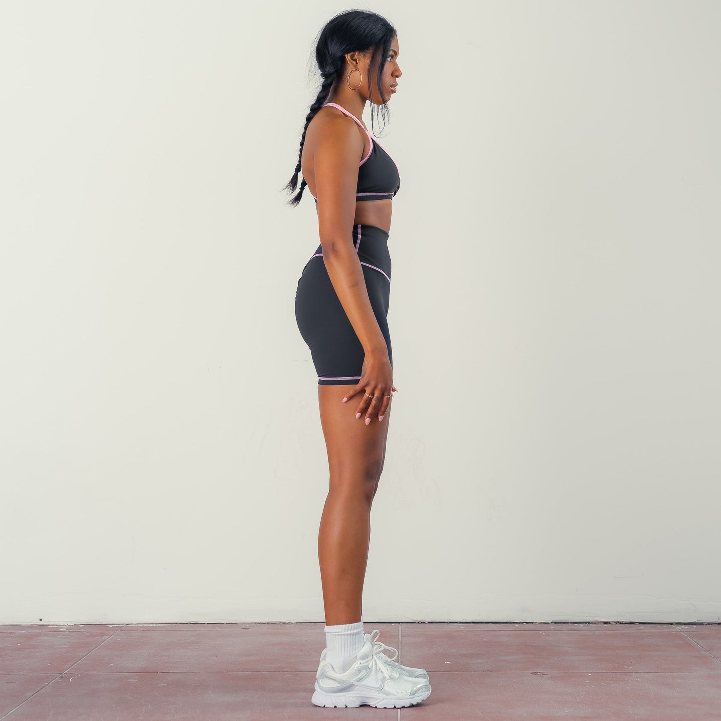 OUTSEAM SCRUNCH BIKER SHORTS - BLACK / PINK